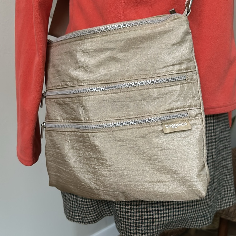 Baggallini crossbody bag